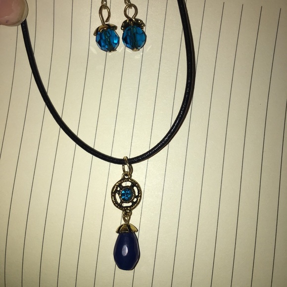 🆕Gorgeous blue pendant w earrings NWT - Picture 1 of 8